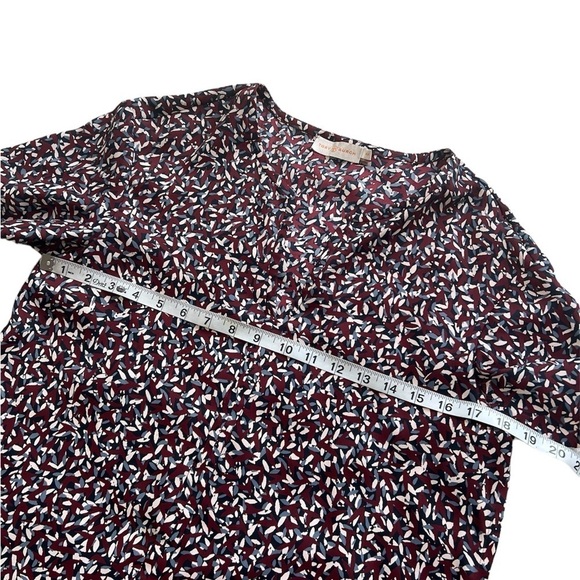 Tory Burch maroon blue white lightweight patterned short sleeve v-neck top small - Picture 5 of 8